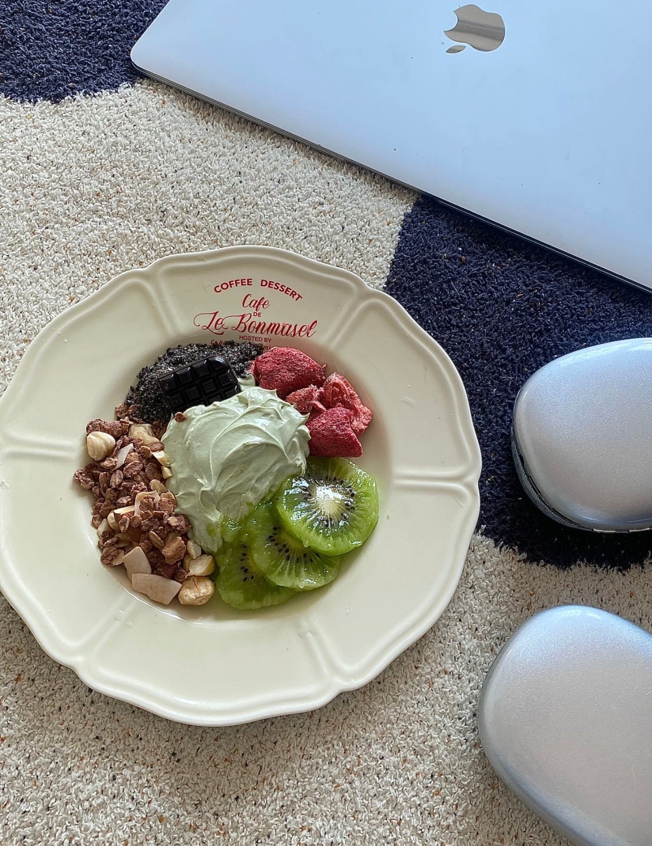 French Letter Round Plate